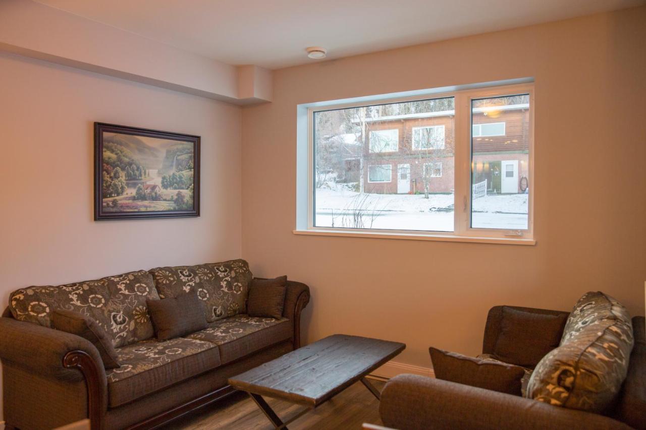 Downtown Whitehorse 4 Bedrooms Deluxe Condo Zewnętrze zdjęcie
